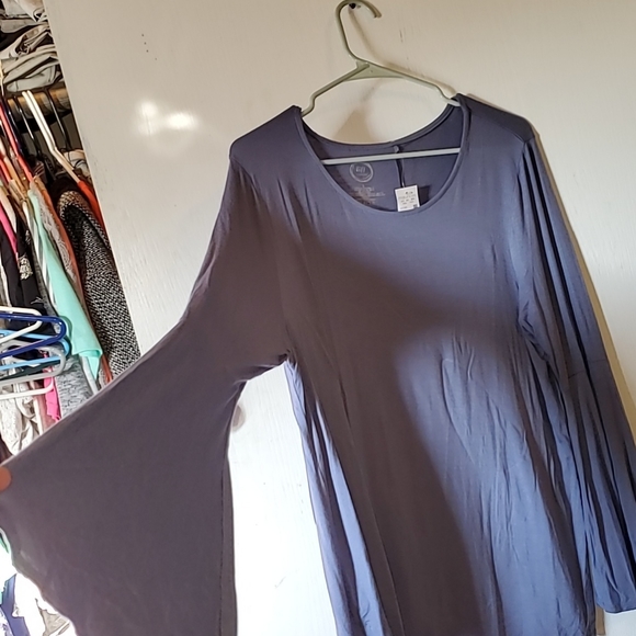 Maurice's Top NEW - Picture 3 of 5